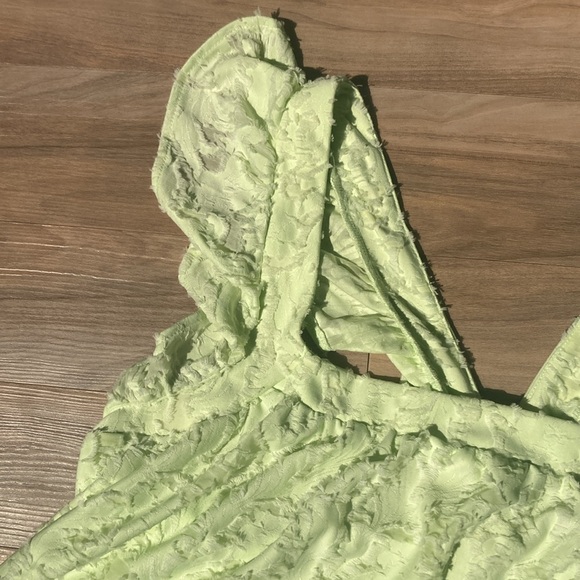 Relisted LC Lauren Conrad ruffle sleeve tank green yellow size XL - Picture 9 of 17